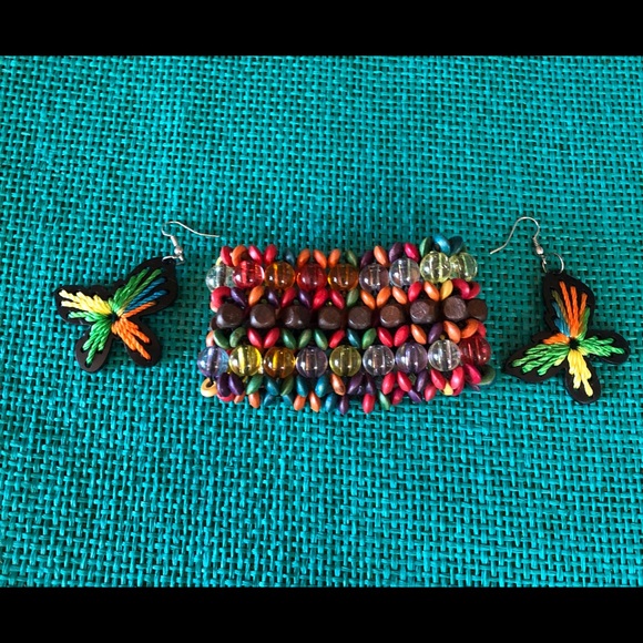Gorgeous Large Embroidered Butterfly Earrings - Picture 4 of 4